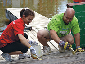 VIG employees renovate a holiday camp for chronically ill children in Hungary. (photo, © Union Biztosító)