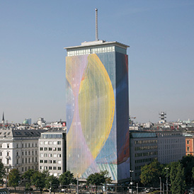 Wrapping of the Vienna Ringturm building with Arnulf Rainer’s “Veil of Agnes” theme (photo, © Robert Newald)