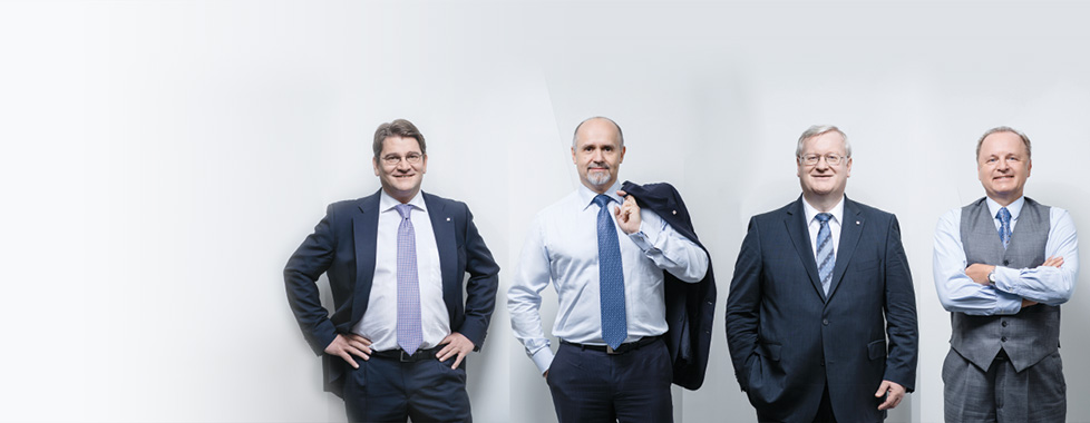 Group portrait of the VIG Managing Board team: Peter Höfinger, Peter Hagen, Martin Simhandl, Franz Fuchs (photo, © Ian Ehm)