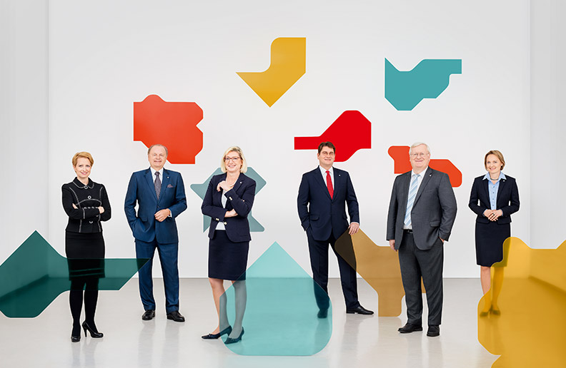 The VIG Managing Board: Judit Havasi, Franz Fuchs, CEO Elisabeth Stadler, Peter Höfinger, Martin Simhandl and Liane Hirner (from l. to r.) (photo, © Ian Ehm)