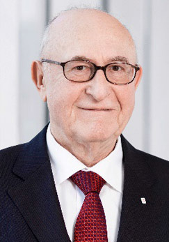 Günter Geyer, Chairman of the Supervisory Board (portrait, © Ian Ehm)